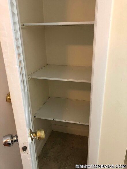 Building Photo - 122 Dustin St