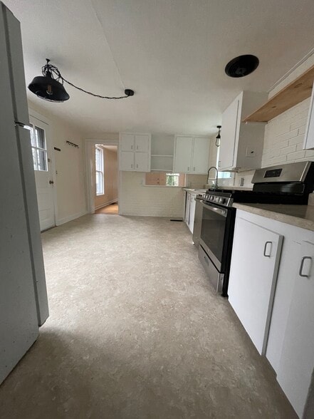 Kitchen with 2nd entrance from driveway - 13 Center St