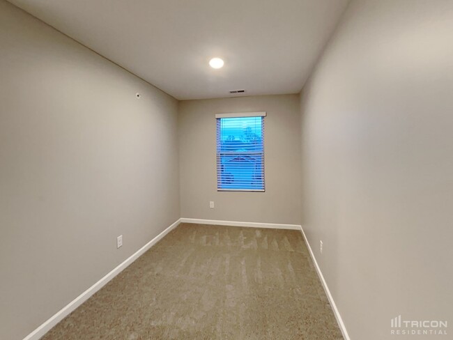 Building Photo - 339 Victory Cir