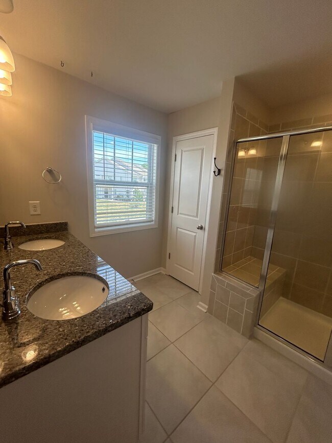 Building Photo - Modern Fountain Park Townhome with Open Floor Plan & 9’ Ceilings