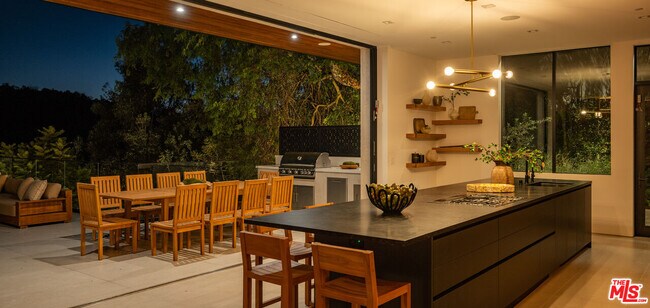 Building Photo - 12752 Mulholland Dr