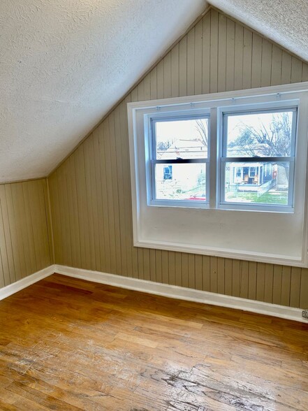 Building Photo - 824 Brentwood Ave