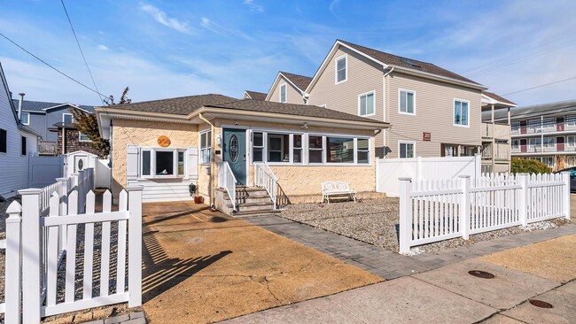 Building Photo - 208 Carteret Ave