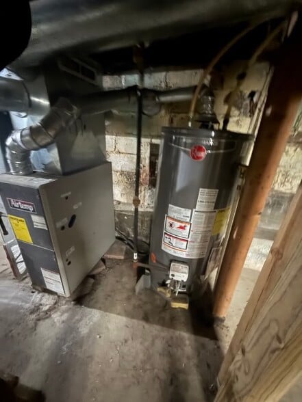 Building Photo - 1447 Tait St