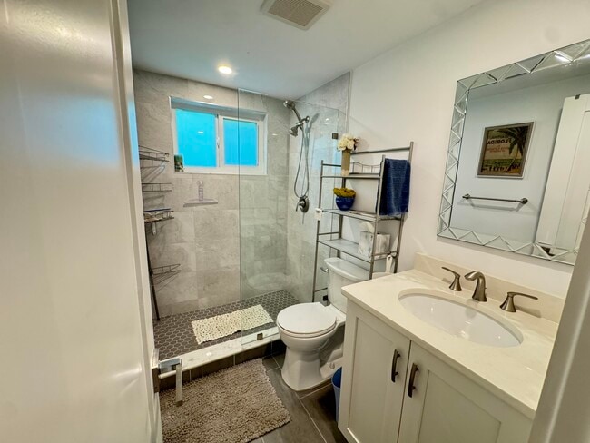 Building Photo - 5505 N Ocean Blvd