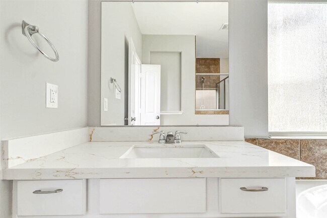 Building Photo - 15010 Golden Summer Ct