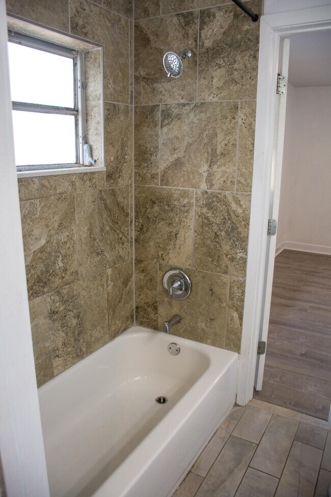 Building Photo - 86 Hurwood Ave