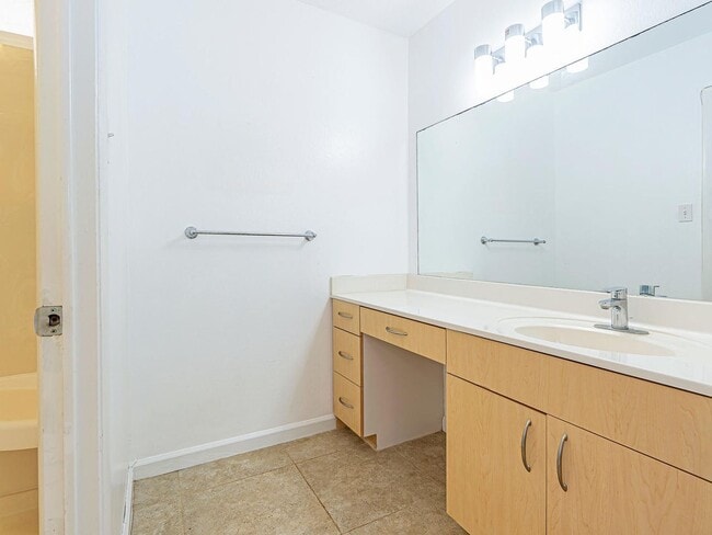 Building Photo - Pet Friendly in Kailua - Enchanted Lakes!