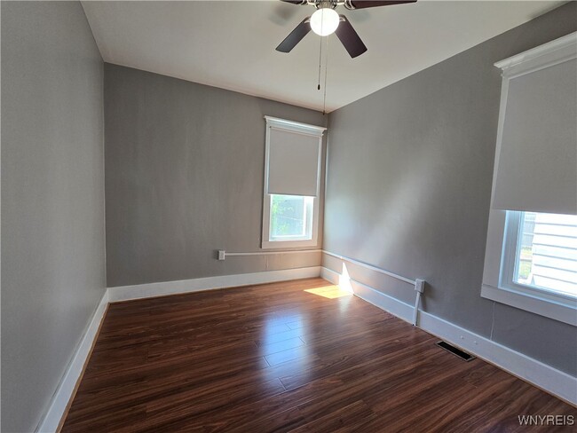 Building Photo - 409 Hawley St