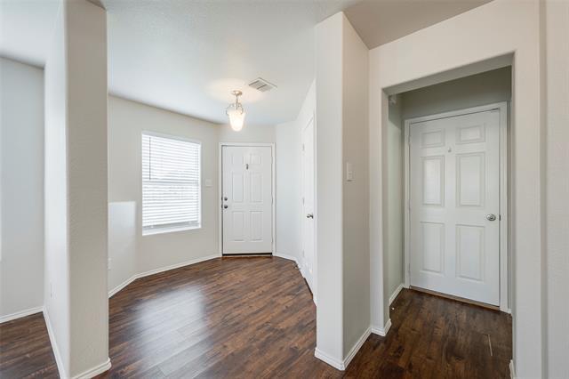 Building Photo - 7500 Lazy Spur Blvd