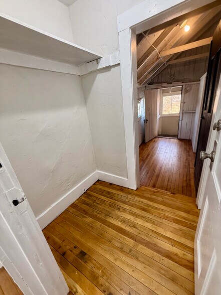 Building Photo - 1045 Pine St