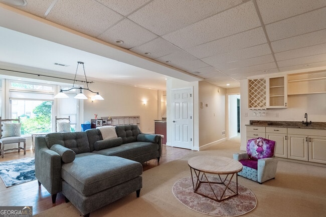 Building Photo - 3850 Glenhurst Dr