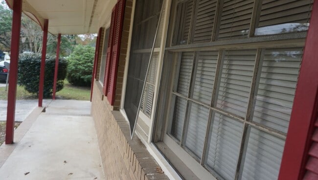 Building Photo - 3 Bedroom Home in Valdosta