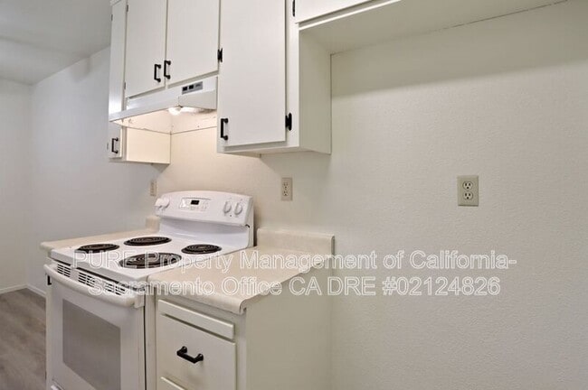 Building Photo - 3203 Sher Ct