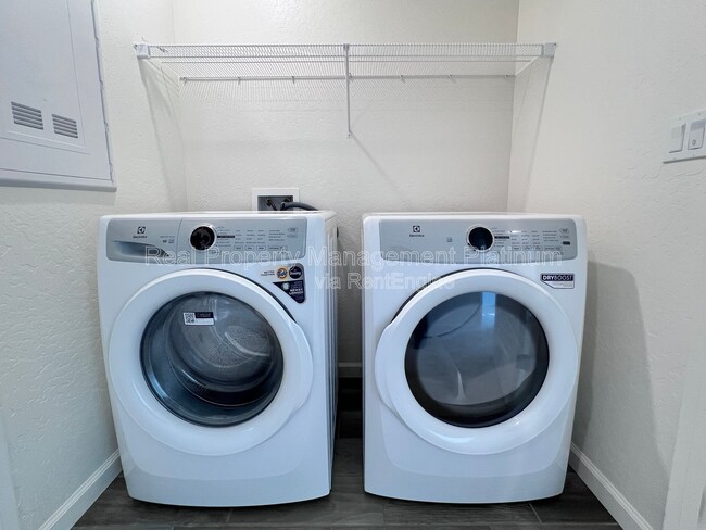 Building Photo - 1544 Farmhouse Ln