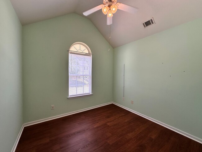 Building Photo - Exclusively Offered By Muse Realty Rentals...