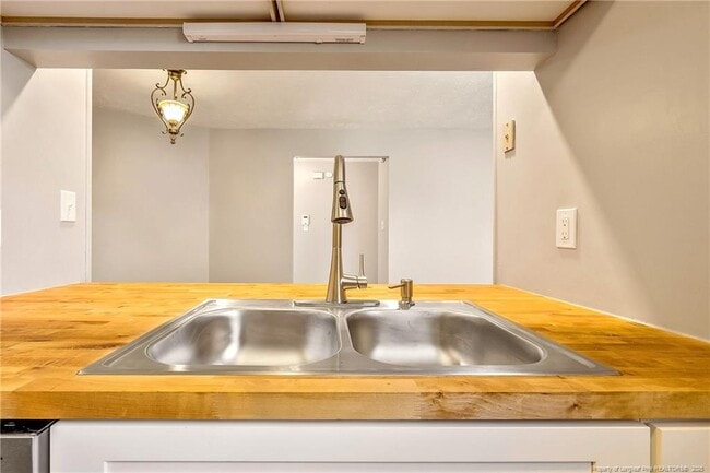 Building Photo - 275 Waterdown Dr