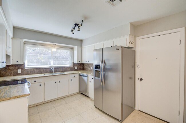 Building Photo - 2318 Haverhill Dr
