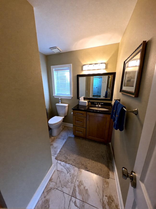 Building Photo - 998 Fay Dr