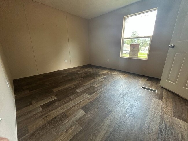 Building Photo - 302 Autumn Ln
