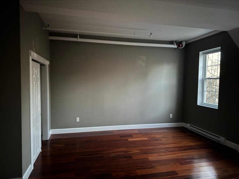 Building Photo - 148 Bernon St