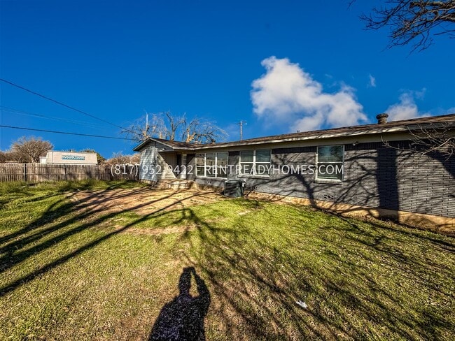 Building Photo - 6700 Reeves St