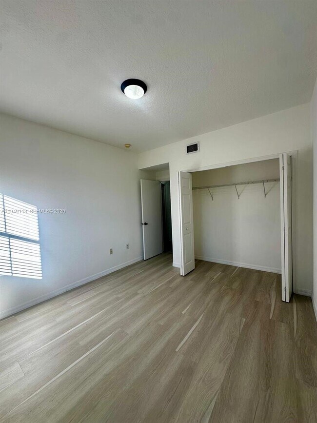 Building Photo - 15205 SW 30th Terrace