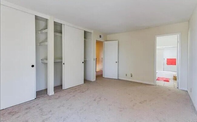 Building Photo - 891 W Ashiya Rd