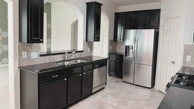 Building Photo - 15110 Sierra Ridge Dr