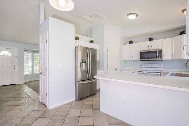 Building Photo - Tri-Level in Lehi's Ridge Neighborhood with RV Parking and a Finished Basement Suite