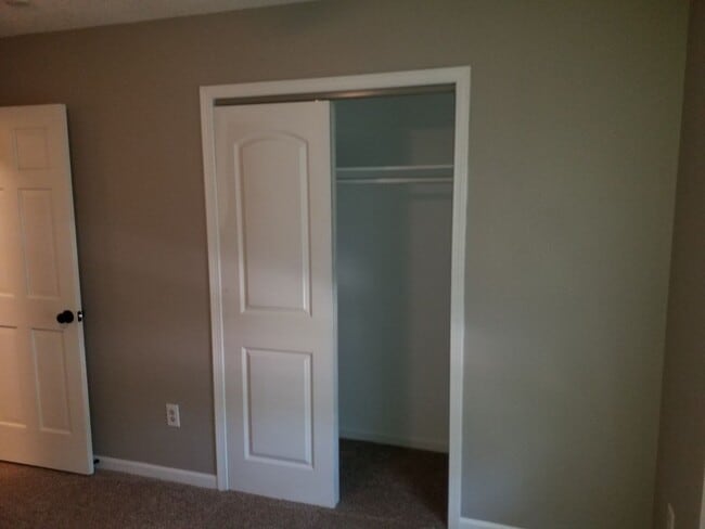 Building Photo - Coming Soon – Beautifully Renovated 4-Bedroom Home in Blue Springs!