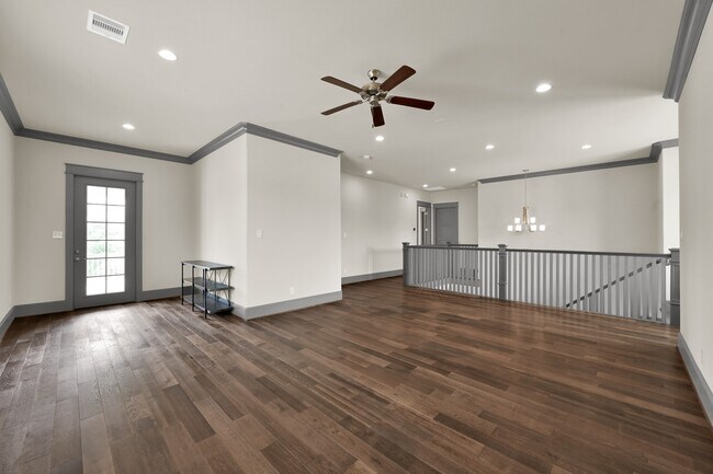 Building Photo - 2331 Bottlebrush Ln