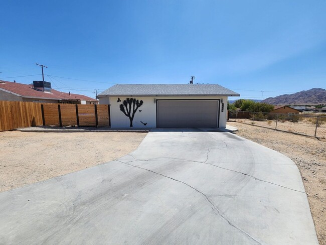Primary Photo - Fully Furnished 3 Bedroom Home