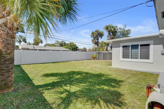 Building Photo - 6101 NE 7th Ave