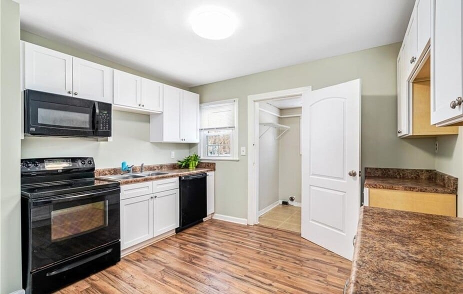 Building Photo - 3400 Rosemont Ave