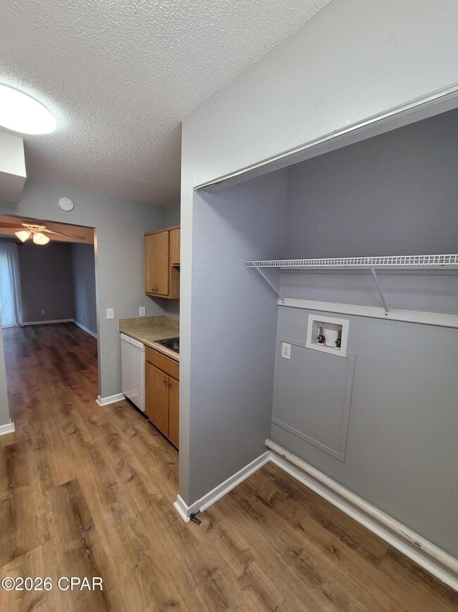 Building Photo - 1202 Drake Ave