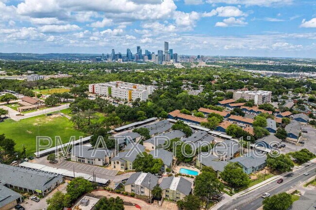 Building Photo - 2124 Burton Dr