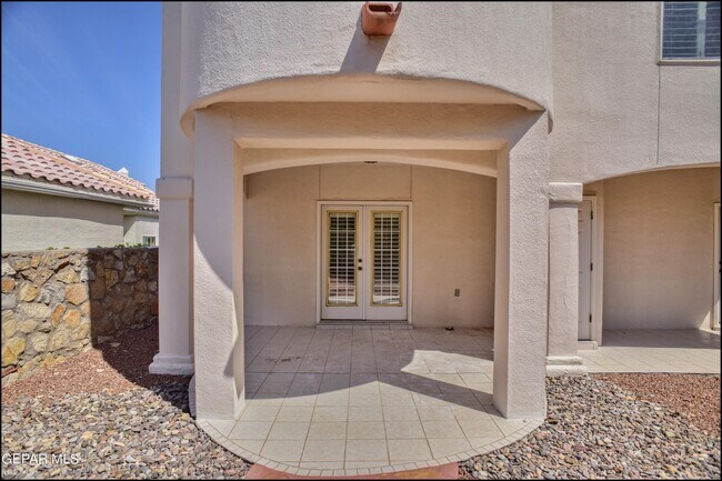 Building Photo - 1560 Via Appia St