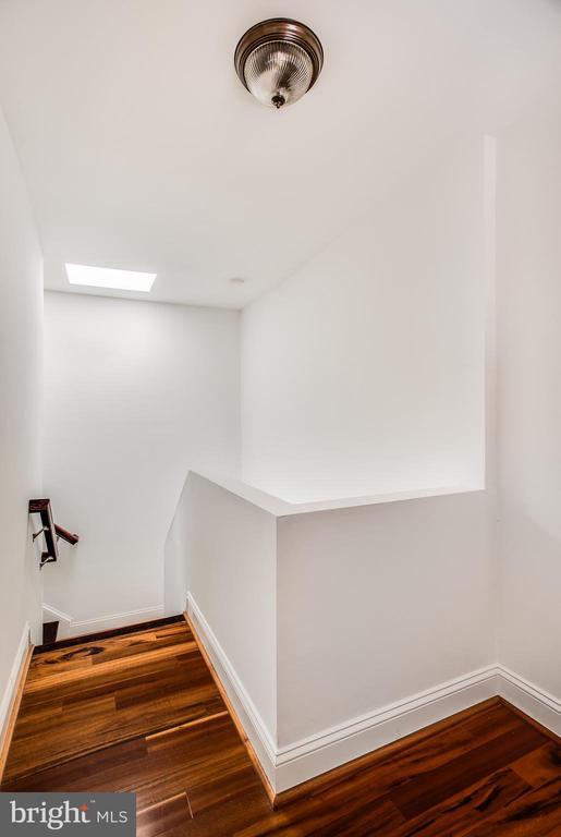 Building Photo - 729 10th St NE