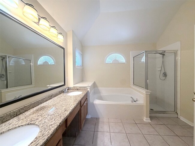 Building Photo - 12211 Meadow Crest Ct