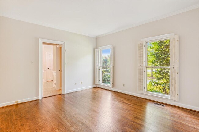 Building Photo - Magnificent 5 Bedroom, 4.5 Bathroom Bethes...