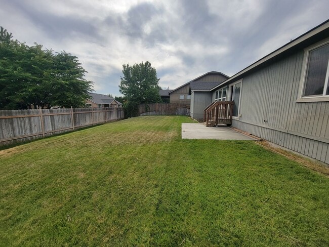 Building Photo - Charming Home on Richland– Fenced Yard, Fi...
