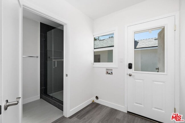 Building Photo - 8918 Cadillac Ave