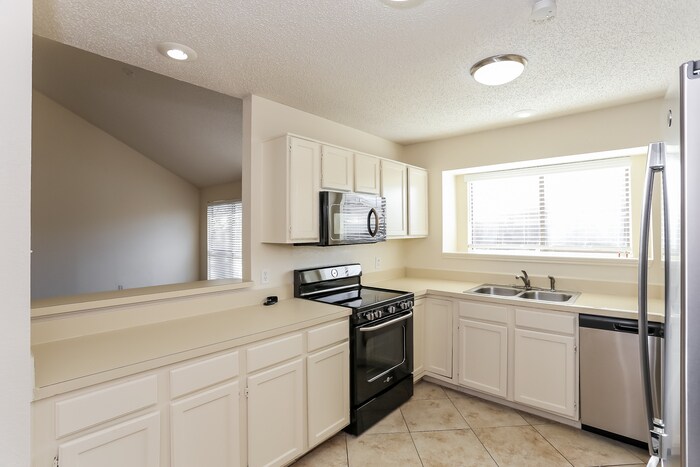 Building Photo - 827 Bentle Ct