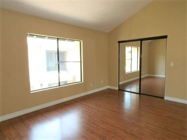 Building Photo - Spacious 2 Bed / 2 Bath Townhome in Resort...