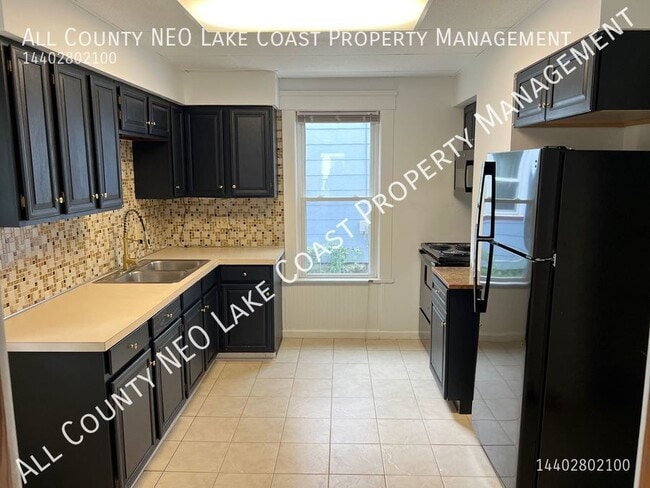 Building Photo - 1353 Cove Ave