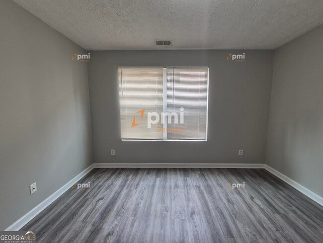 Building Photo - 2204 Fairington Village Dr