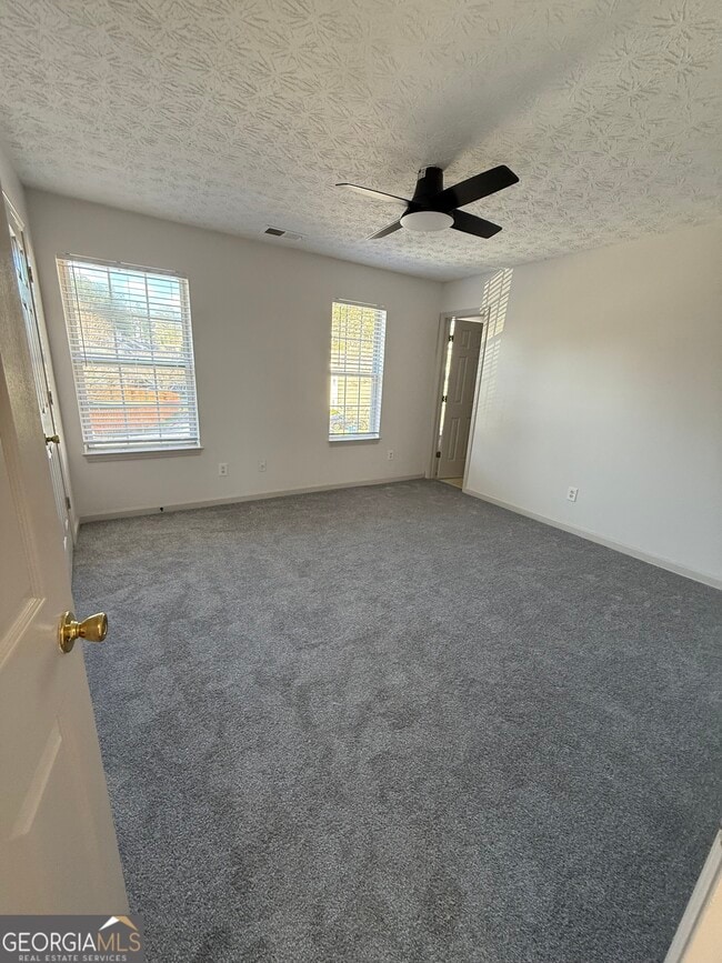 Building Photo - 5460 Hampton Ct