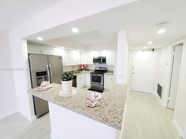 Building Photo - 18011 Biscayne Blvd