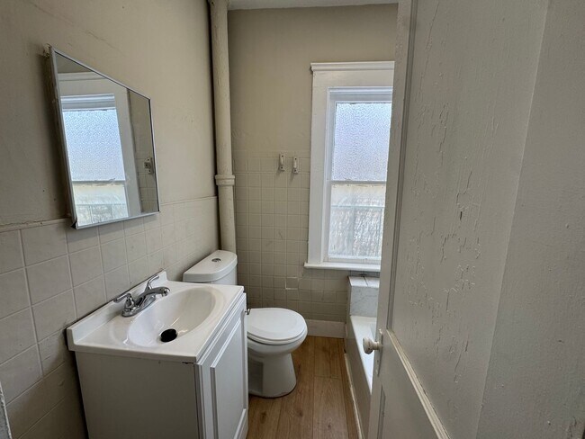 Building Photo - Comfort Meets Convenience: Beautiful 3-Bedroom Single-Family Home  Family-Friendly